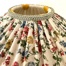 Load image into Gallery viewer, TIFFANY DORIS LAMPSHADE - Japanese botanical
